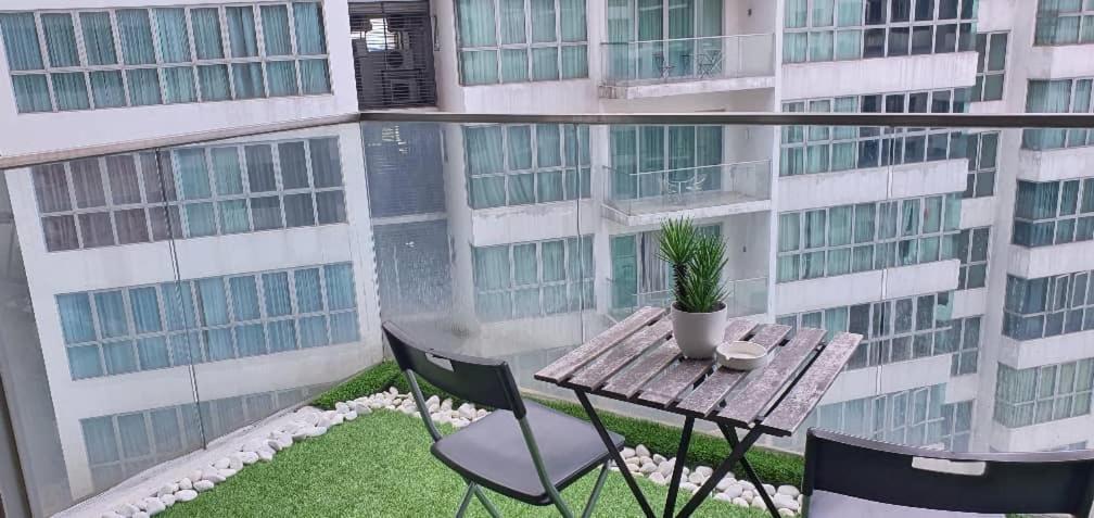 Regalia Suites With Infinity Pool Klcc By Staycation Homes Kuala Lumpur Eksteriør bilde