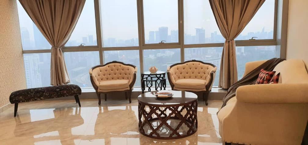 Regalia Suites With Infinity Pool Klcc By Staycation Homes Kuala Lumpur Eksteriør bilde