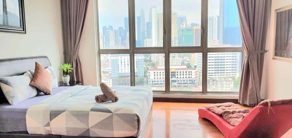 Regalia Suites With Infinity Pool Klcc By Staycation Homes Kuala Lumpur Eksteriør bilde